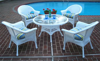Veranda Resin Wicker Conversation Set (1) 24&quot; High Table (4) Chairs