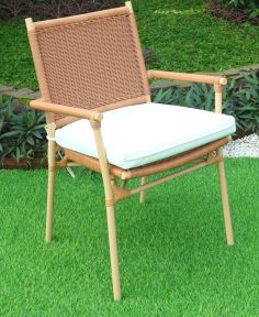 HONEY CHAIR SHOWN WITH IVORY CUSHION