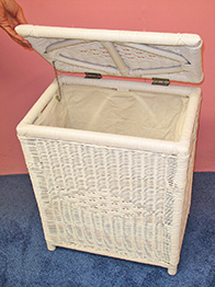 Heart Sidestwo Tier Wicker Wall Rack